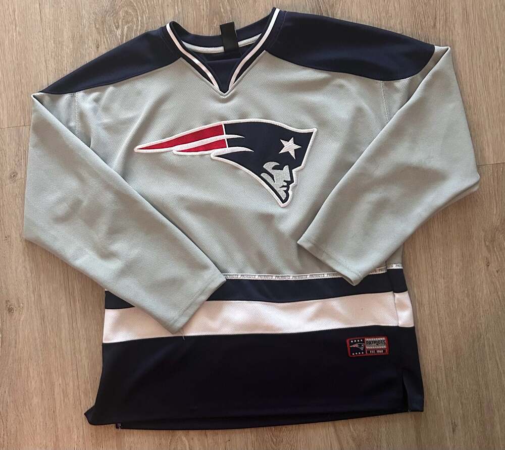 New England Patriots Hockey Style Jersey SzL 
Official NFL Team Apparel